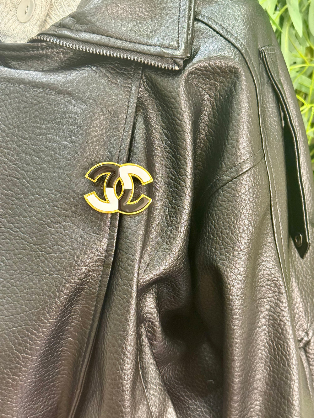 Spilla chanel black & white