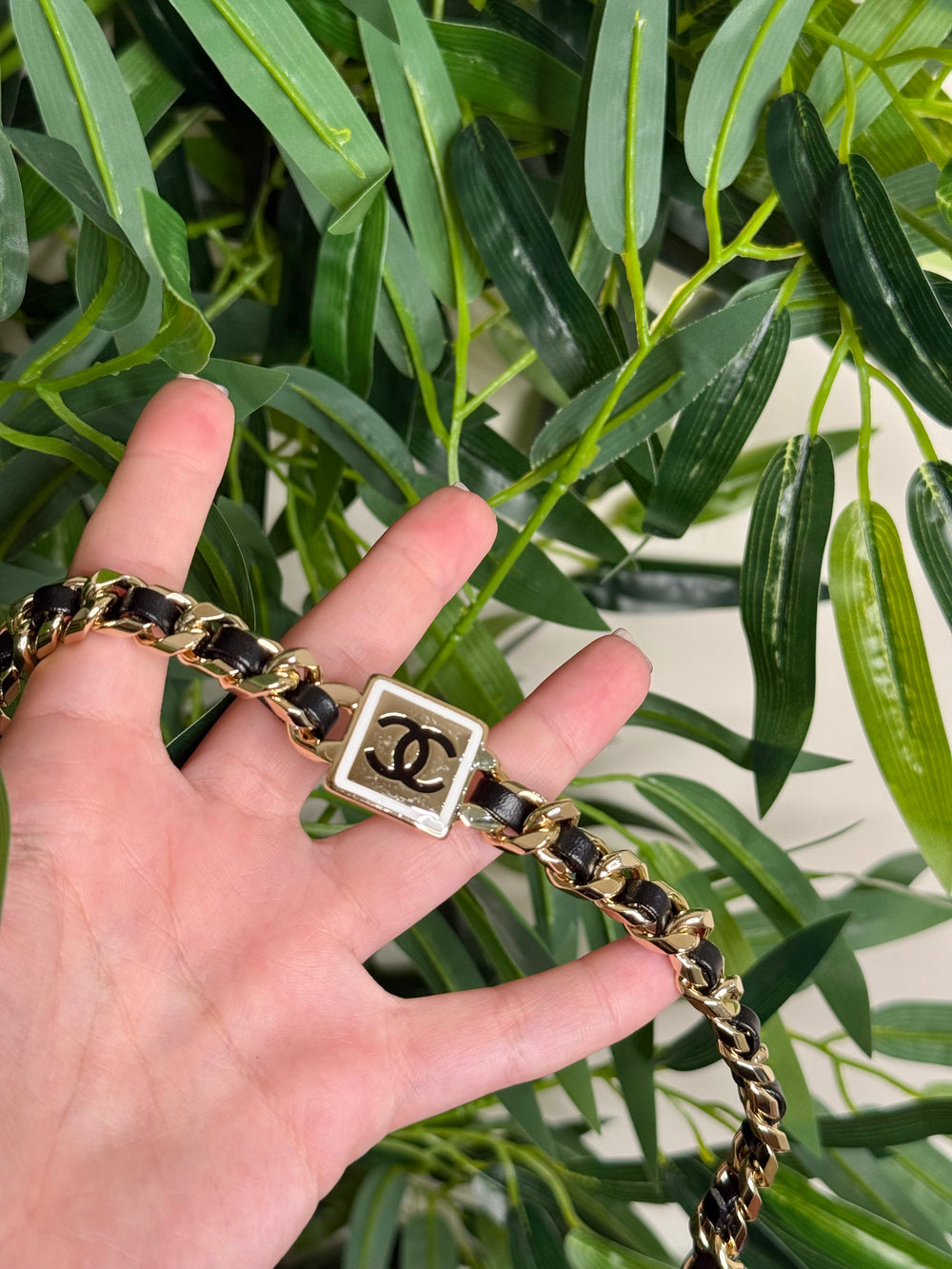 Chocker in pelle e oro chanel