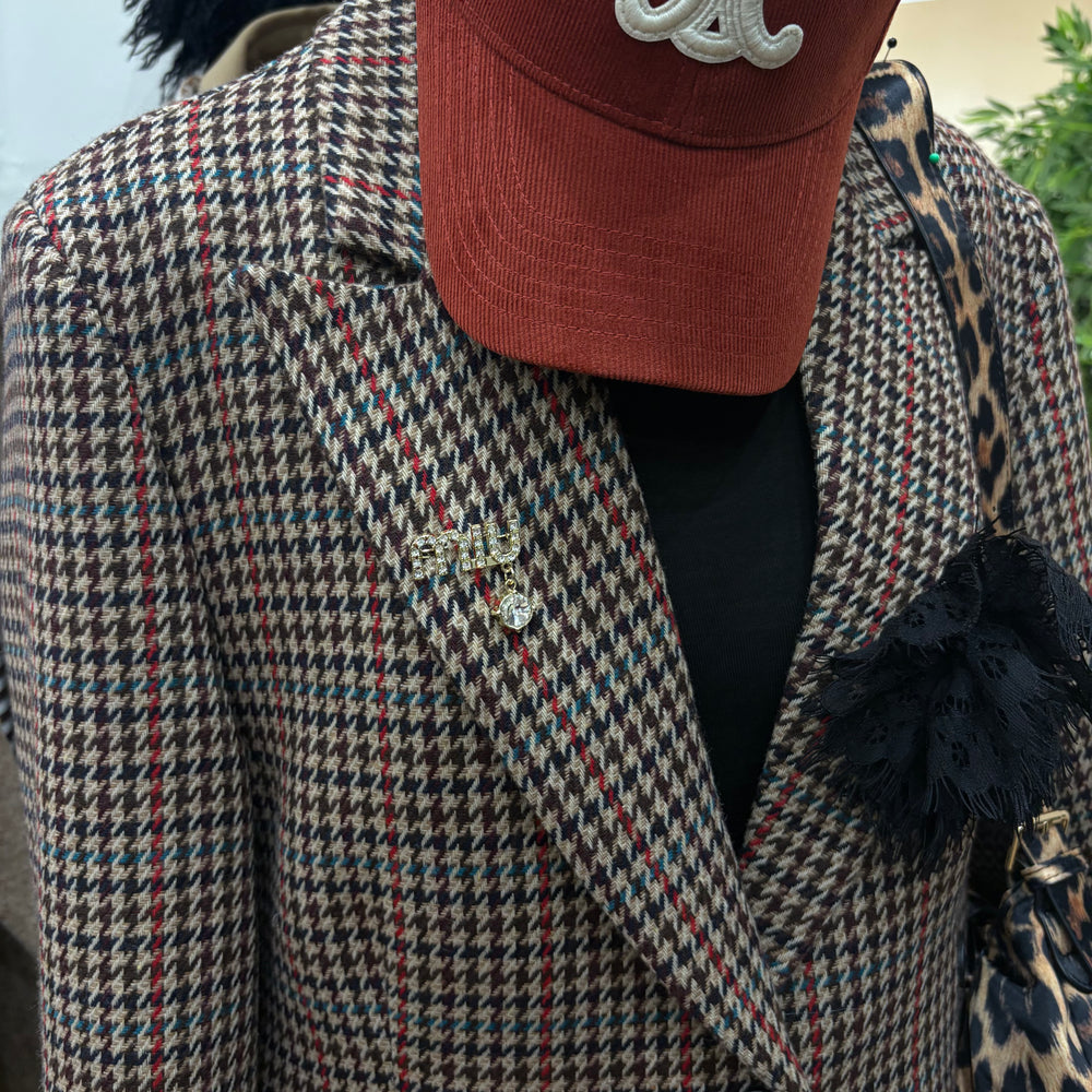 Spilla Miu Miu con goccia strassata